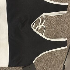 Women’s Black and White Tank Top Sports Bra Removable Pads Size Small